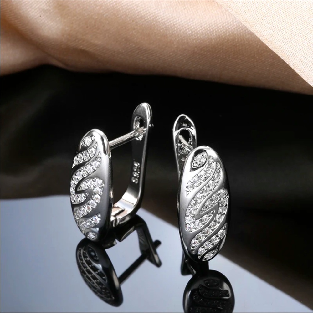 Classic Oval Drop Earrings